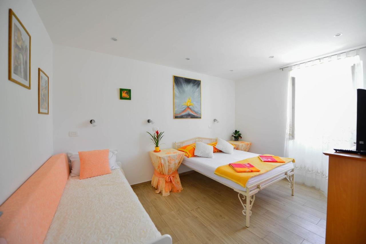 Apartments Bulovic In The Very Center Of Split Exterior photo